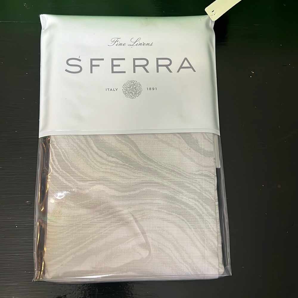 SFERRA
Melba Continental Sham 26 x 26 Tin